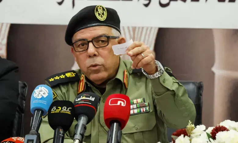 الناطق الرسمي باسم الاجهزة الامنية الفلسطينة أنور رجب
